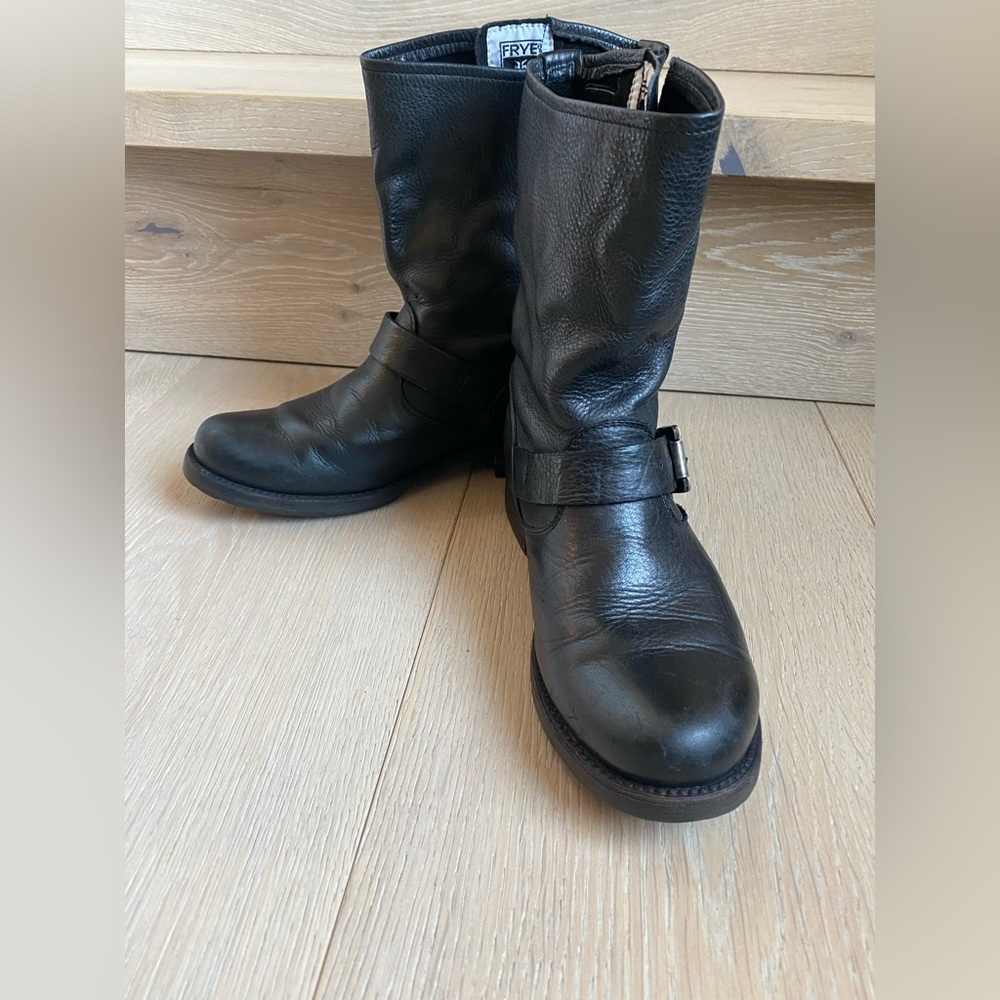 Veronica Short Frye boot!